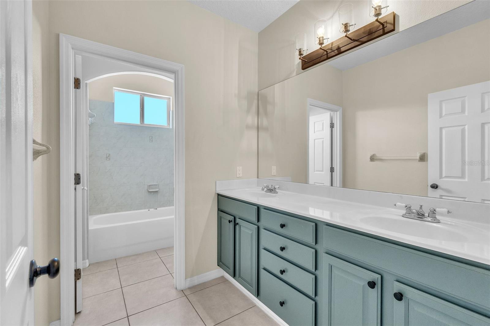 HOLDEN COVE - Residential Lease