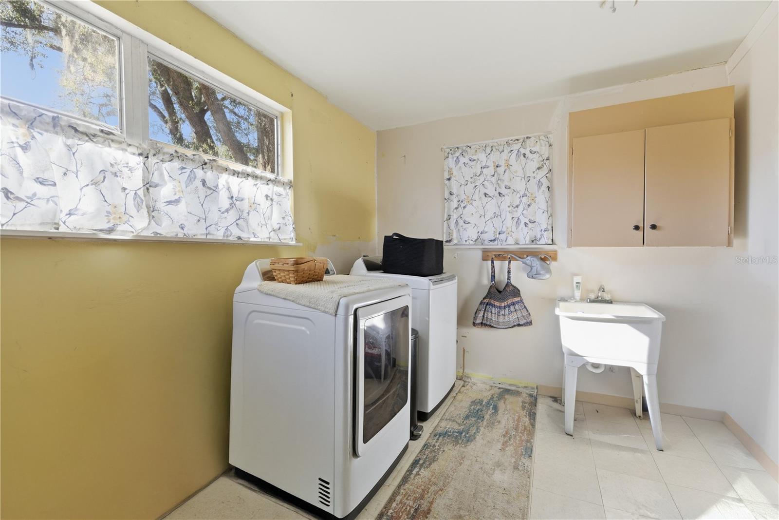 GRANDIN LAKE SHORES - Residential