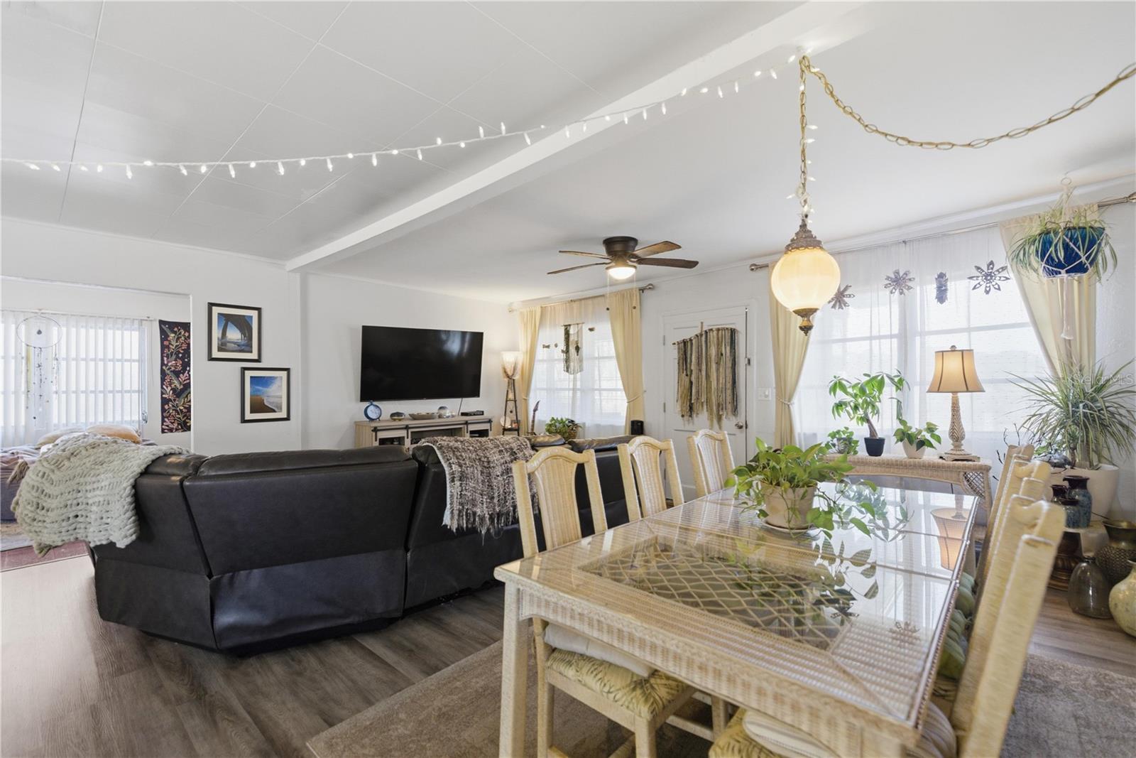 GRANDIN LAKE SHORES - Residential