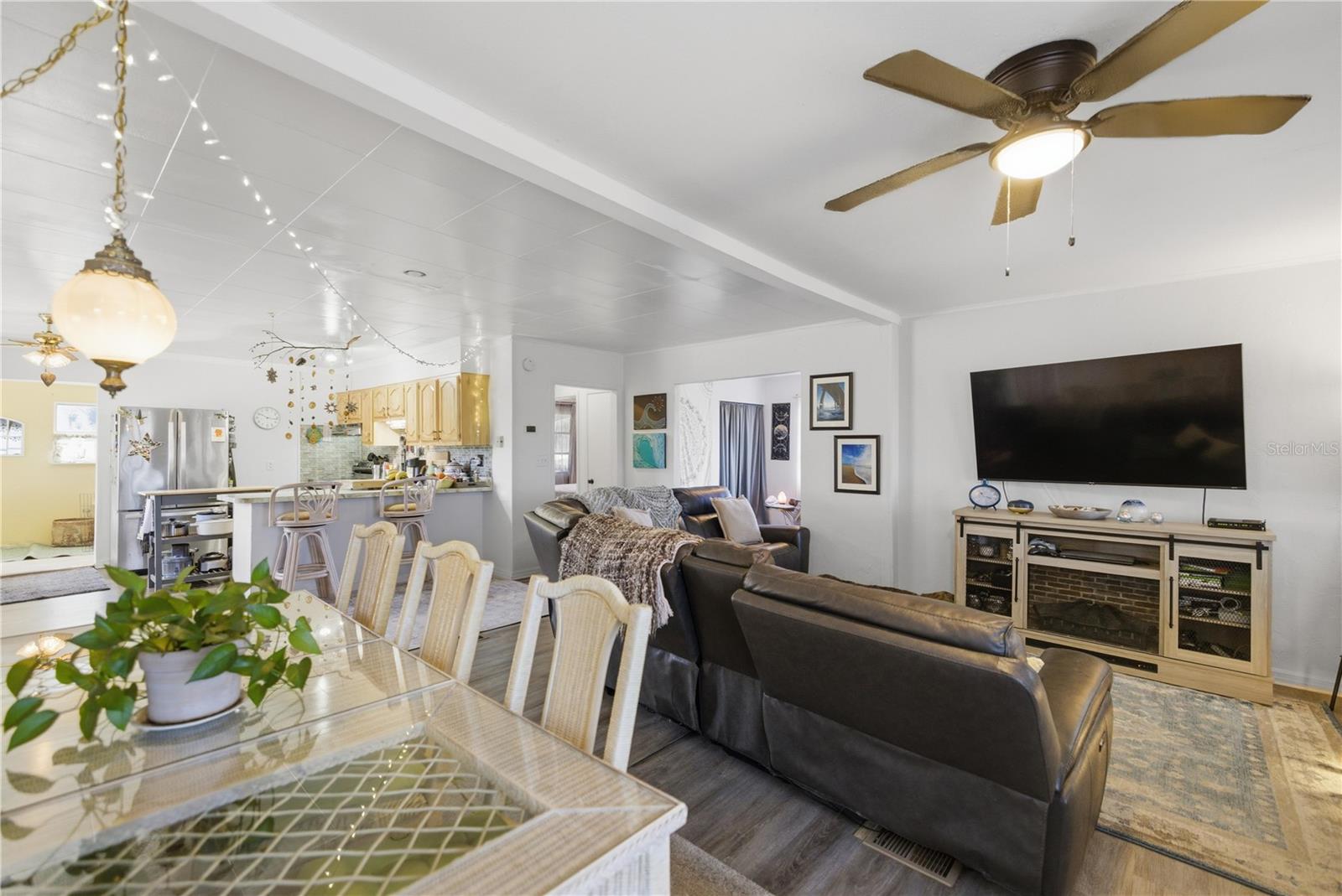 GRANDIN LAKE SHORES - Residential