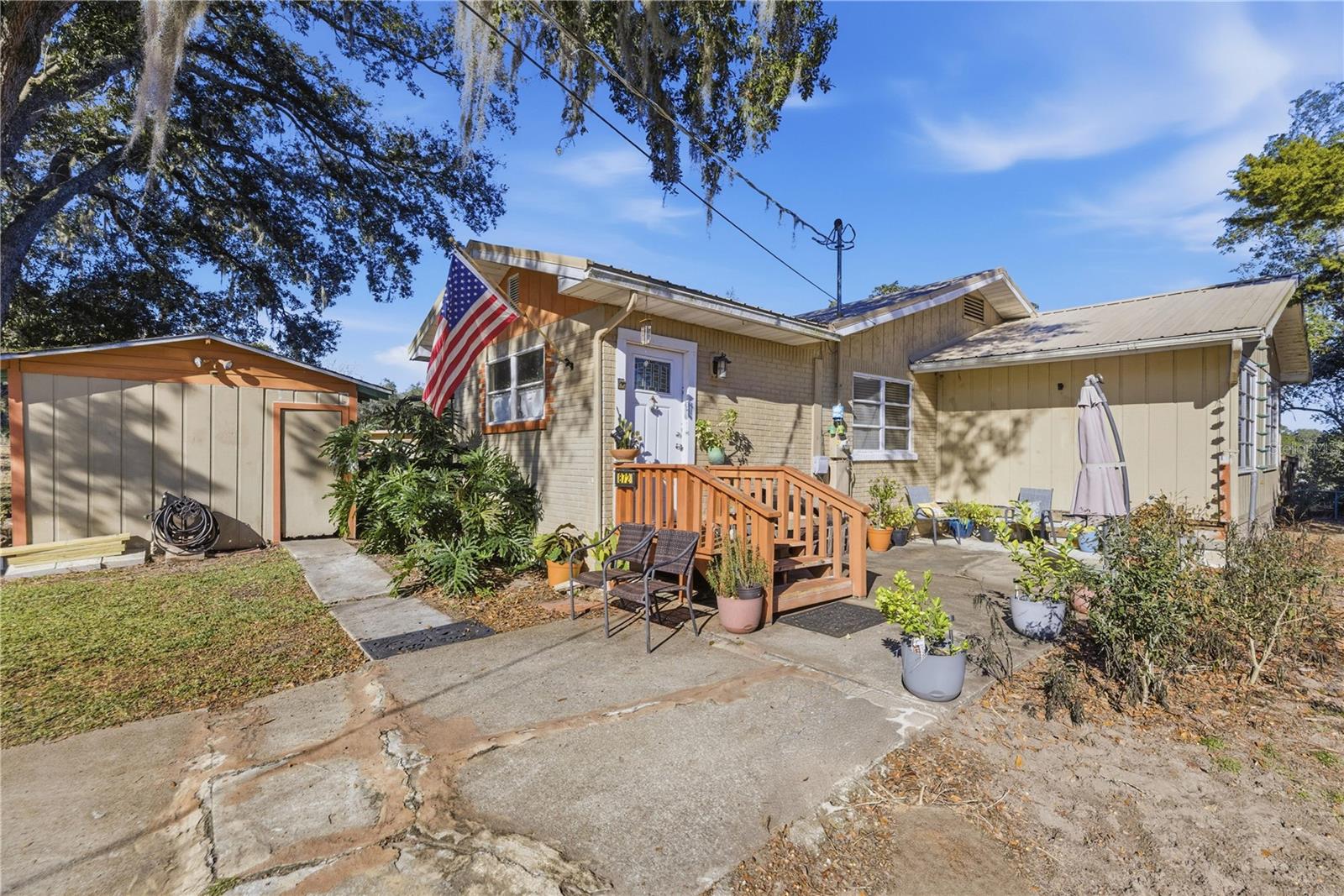 GRANDIN LAKE SHORES - Residential