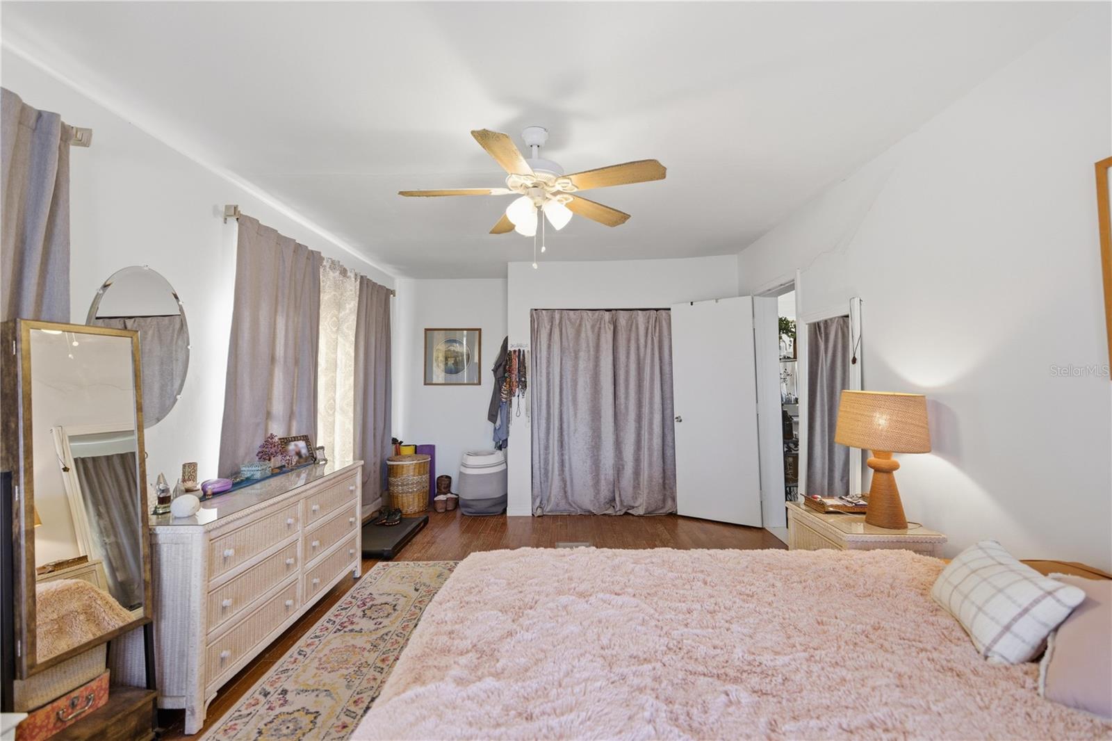 GRANDIN LAKE SHORES - Residential