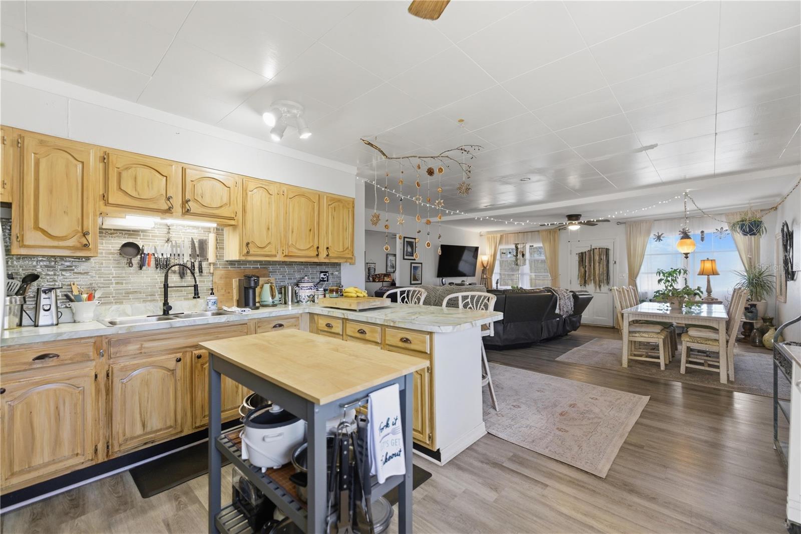 GRANDIN LAKE SHORES - Residential