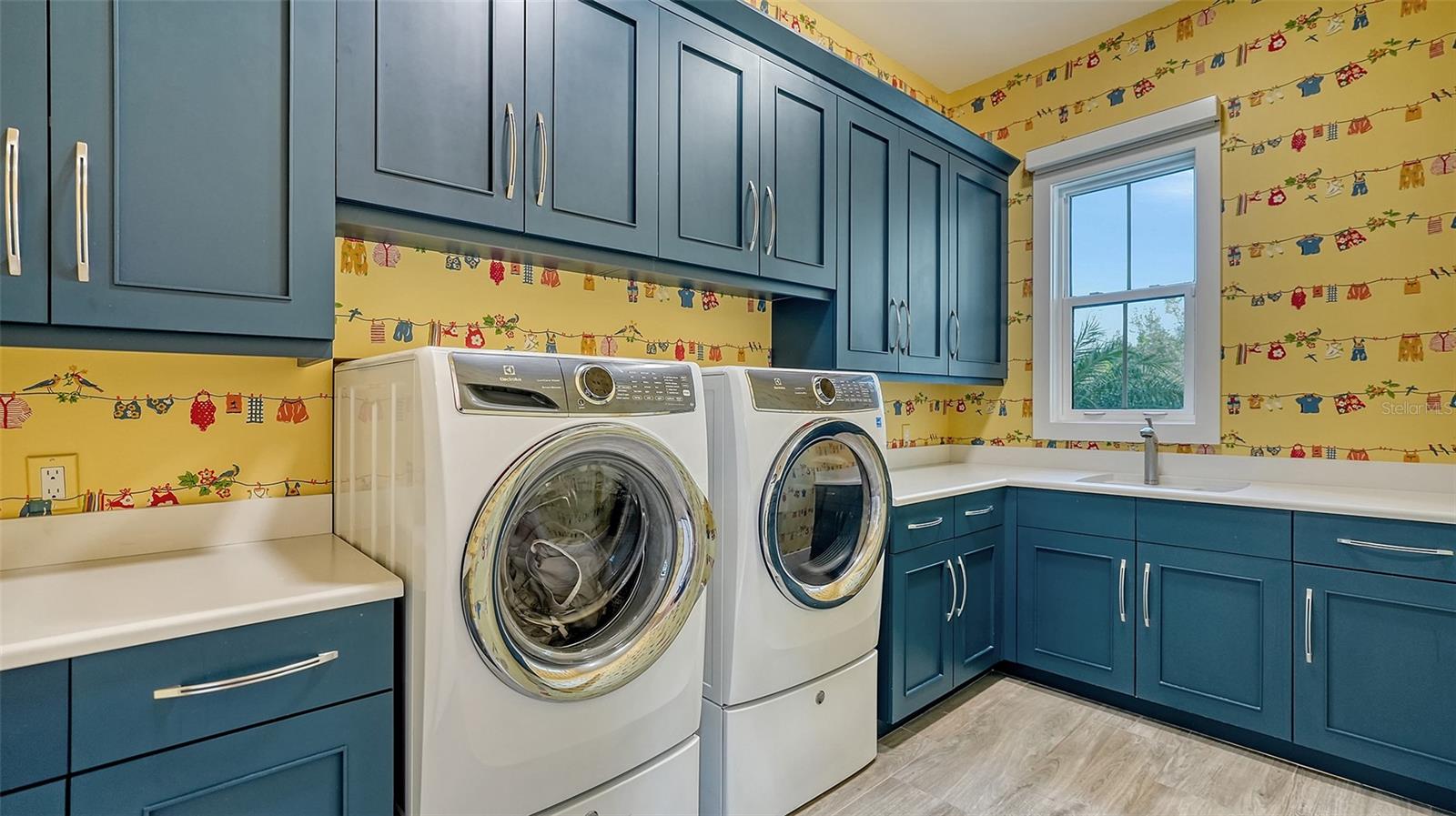 FOUNDERS CLUB - Residential