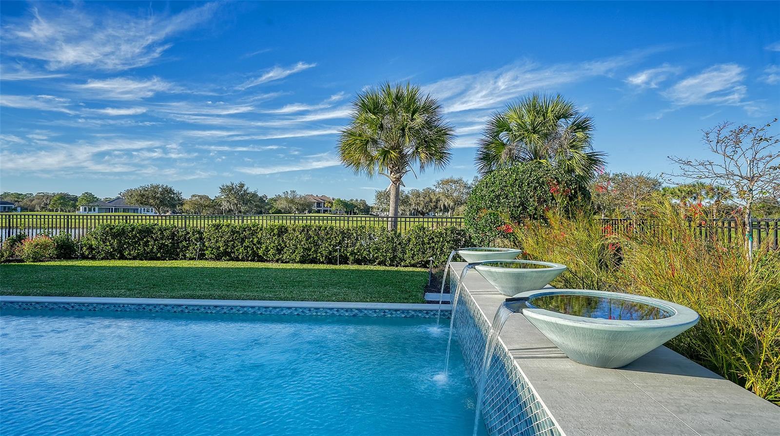 FOUNDERS CLUB - Residential