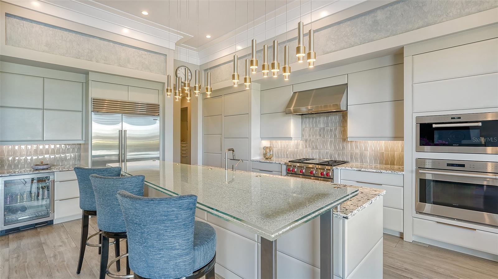 FOUNDERS CLUB - Residential