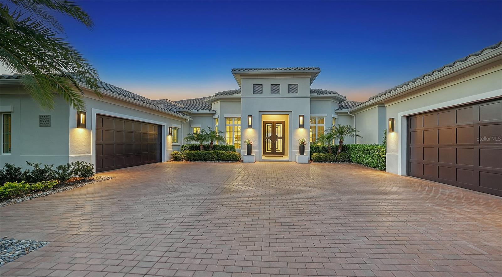 FOUNDERS CLUB - Residential