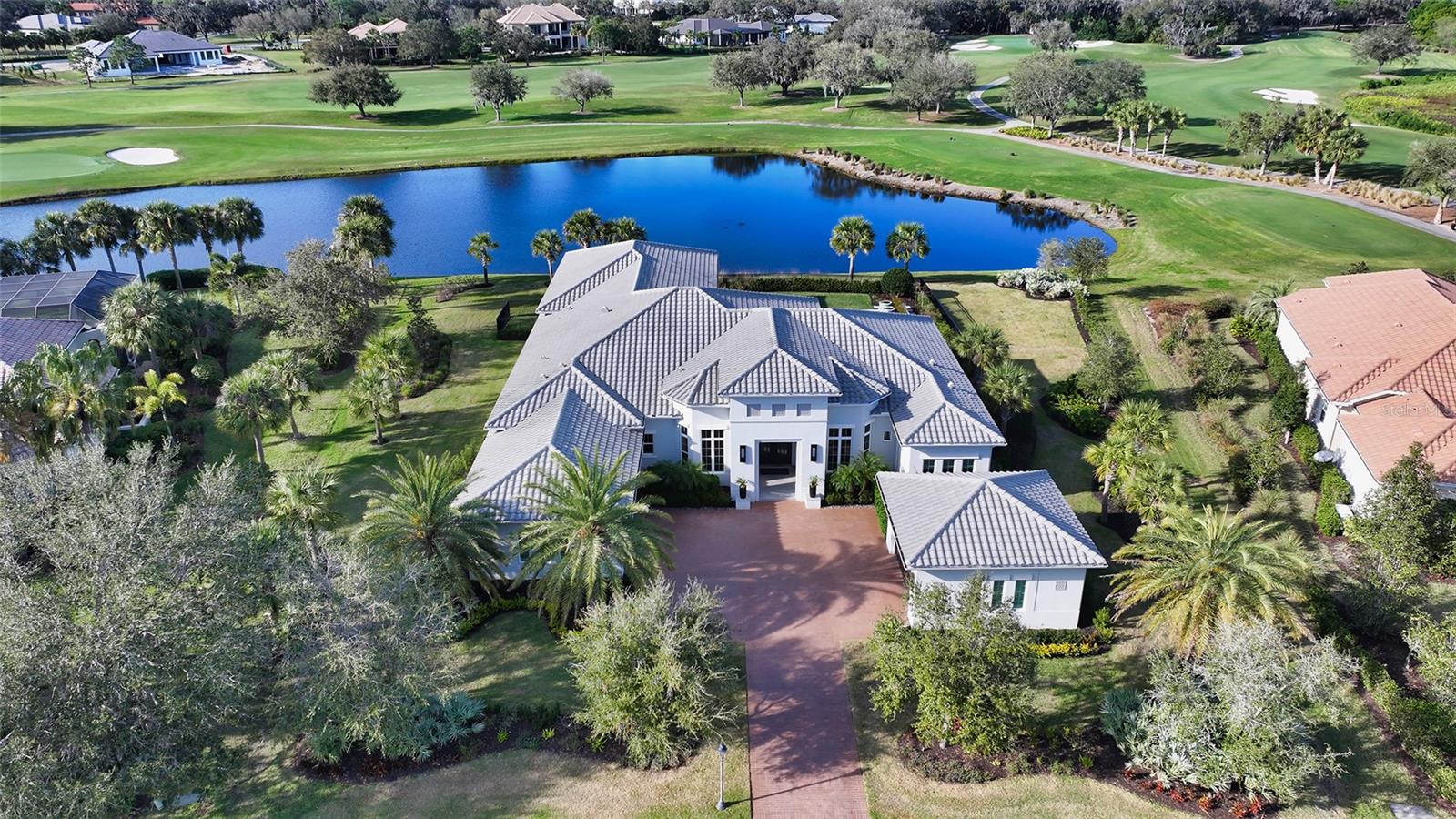 FOUNDERS CLUB - Residential