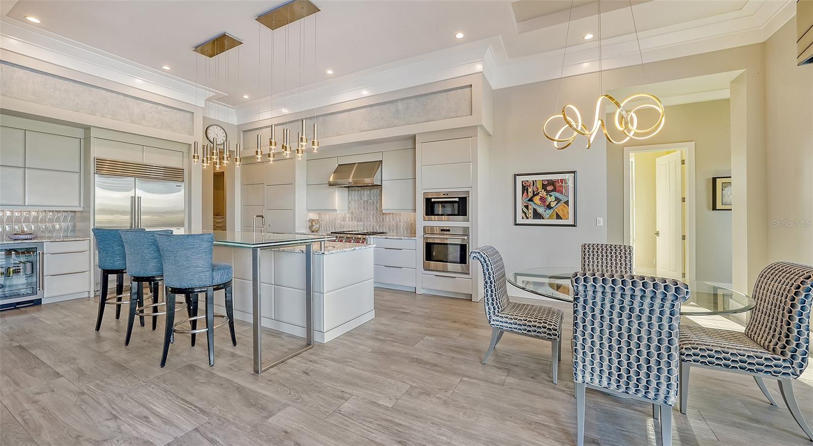 FOUNDERS CLUB - Residential