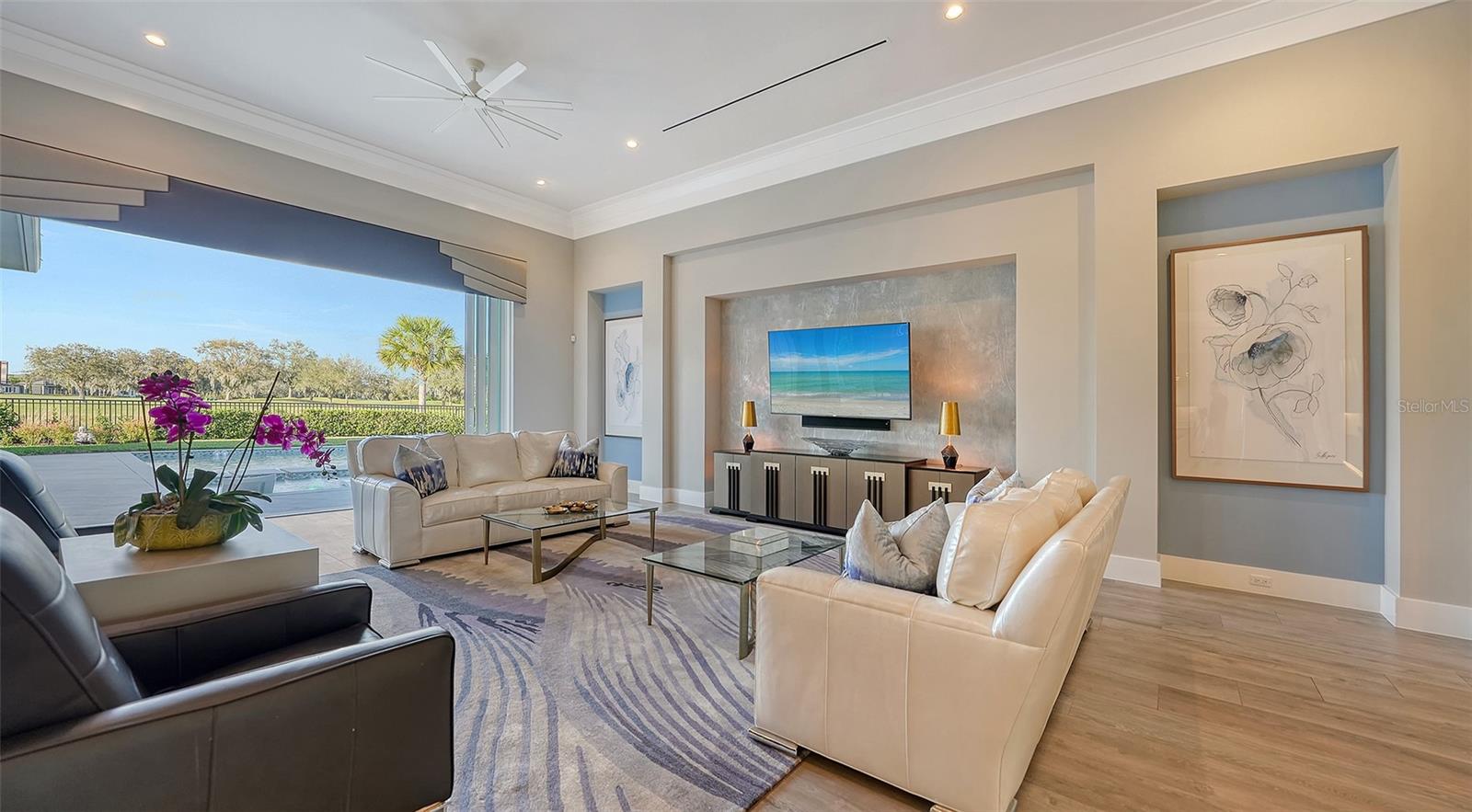 FOUNDERS CLUB - Residential