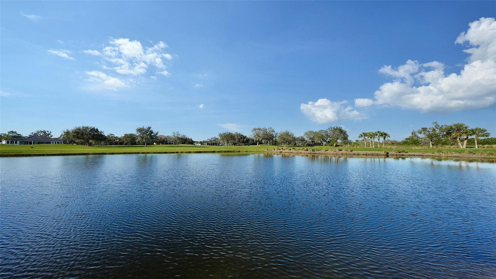 FOUNDERS CLUB - Residential