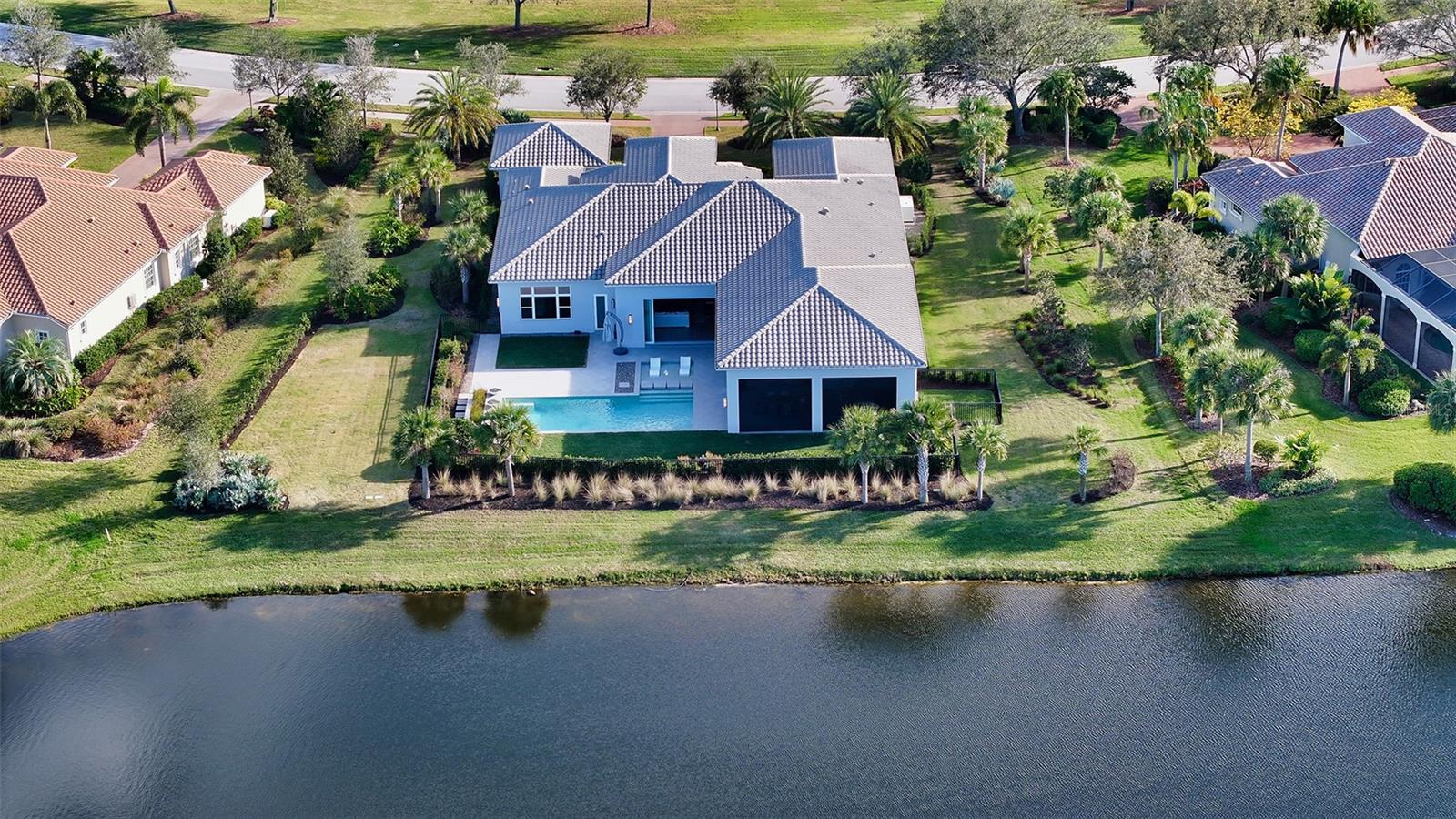 FOUNDERS CLUB - Residential