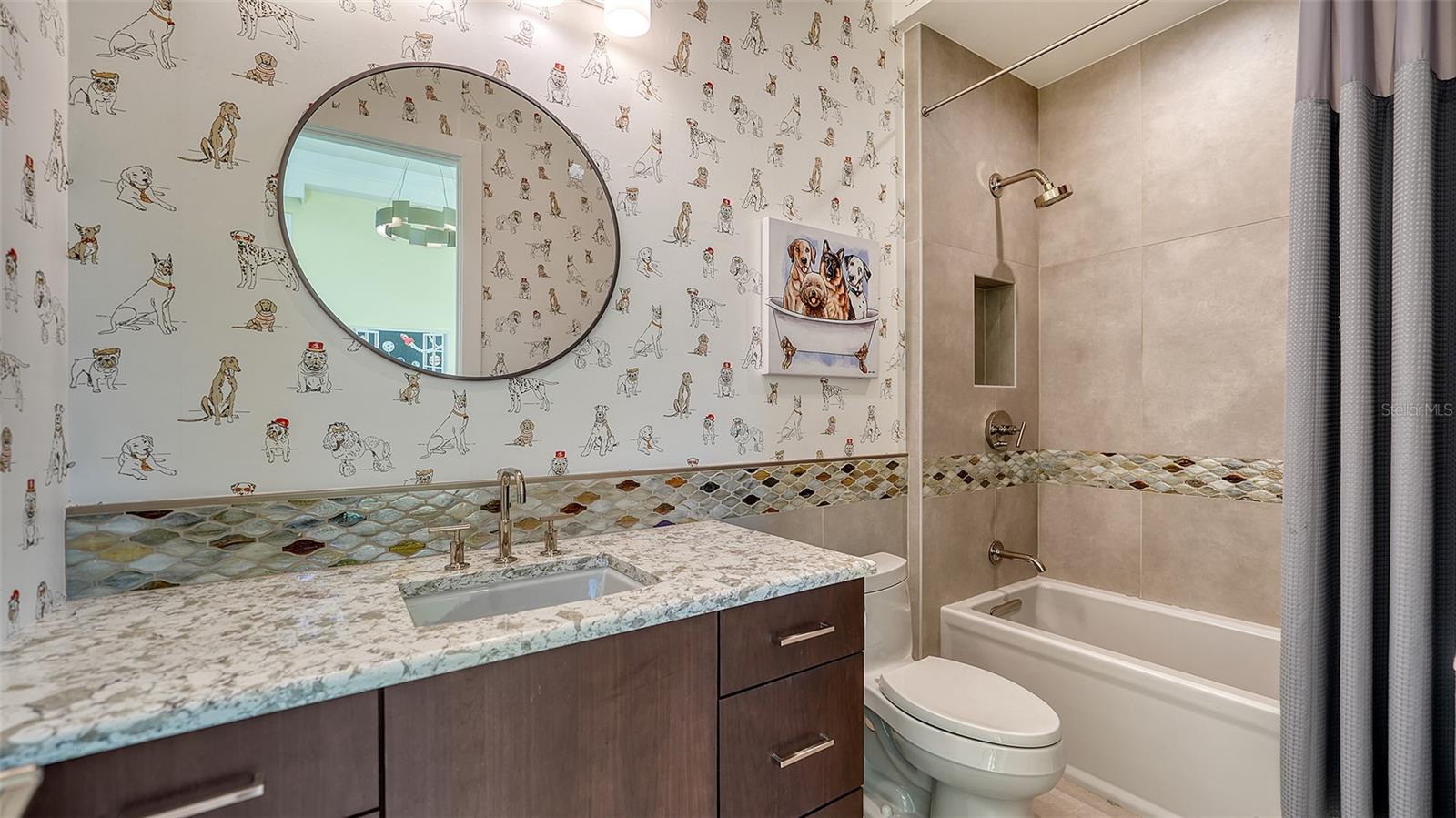 FOUNDERS CLUB - Residential