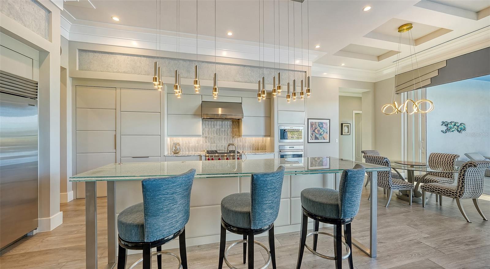 FOUNDERS CLUB - Residential