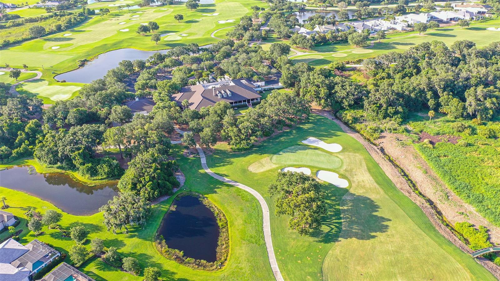 FOUNDERS CLUB - Residential