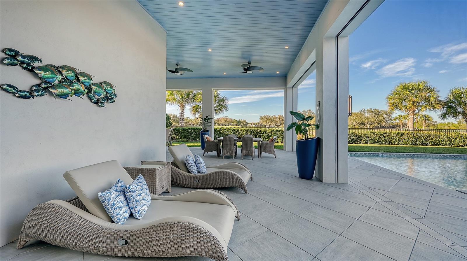 FOUNDERS CLUB - Residential