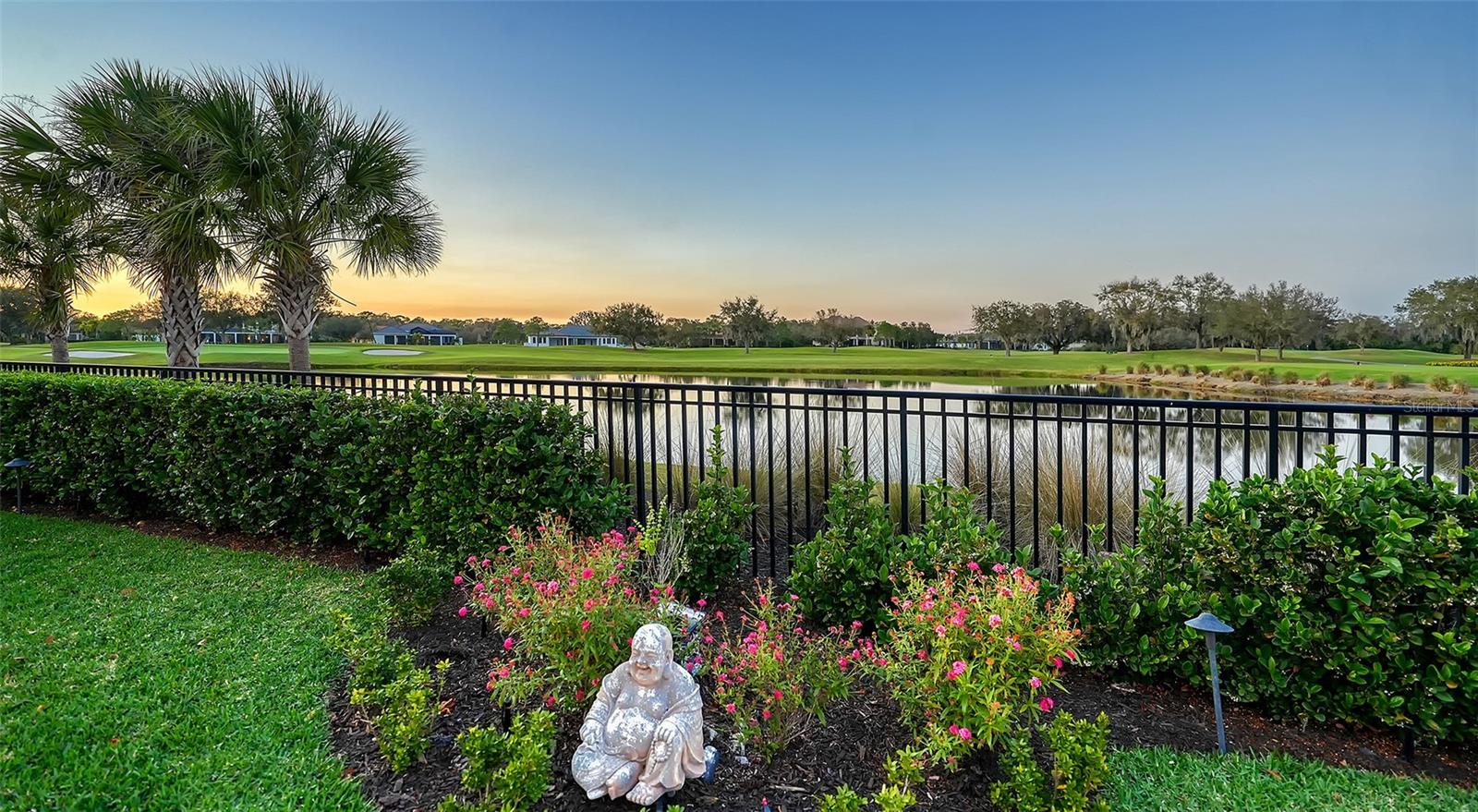 FOUNDERS CLUB - Residential