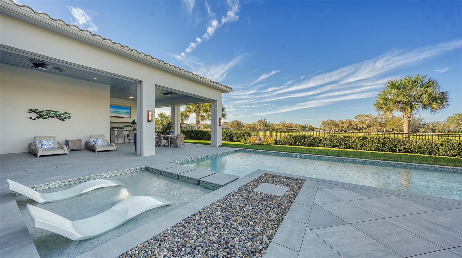 FOUNDERS CLUB - Residential