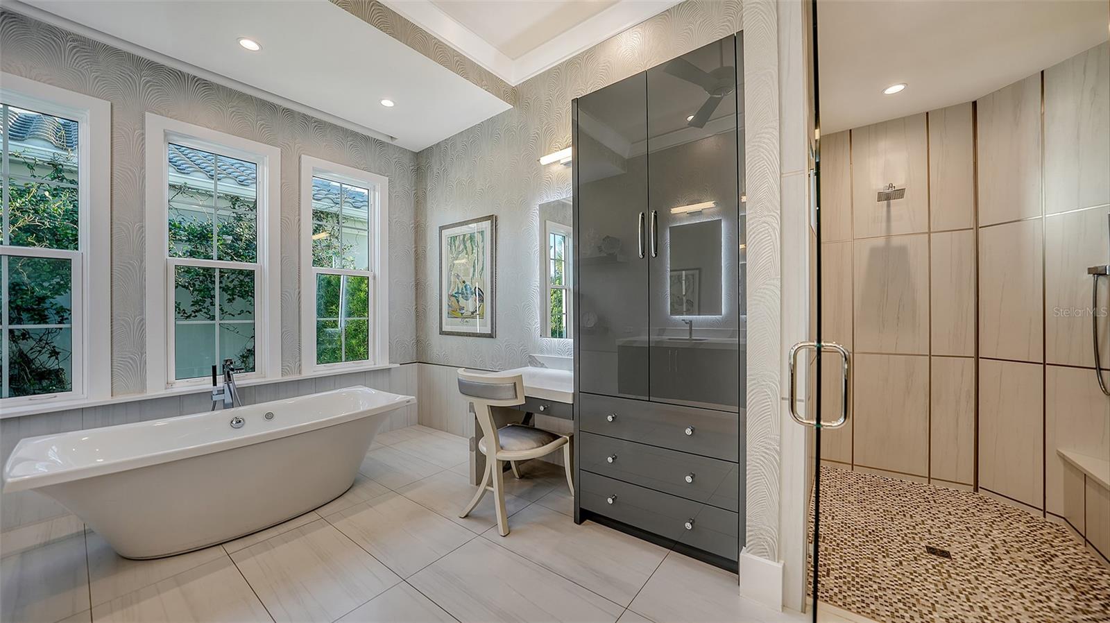 FOUNDERS CLUB - Residential