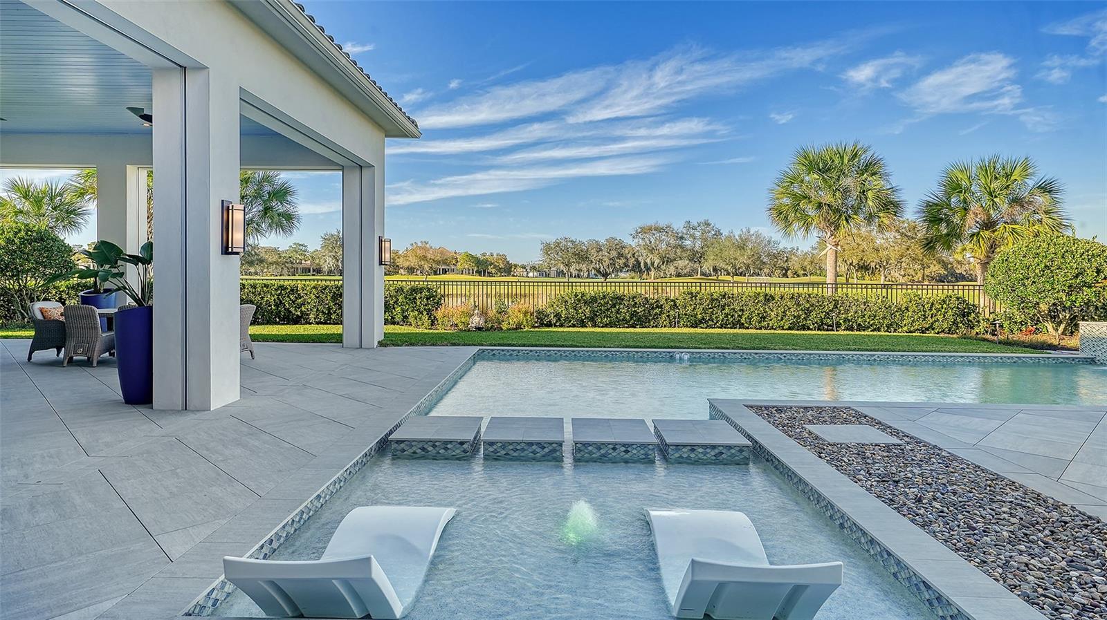 FOUNDERS CLUB - Residential