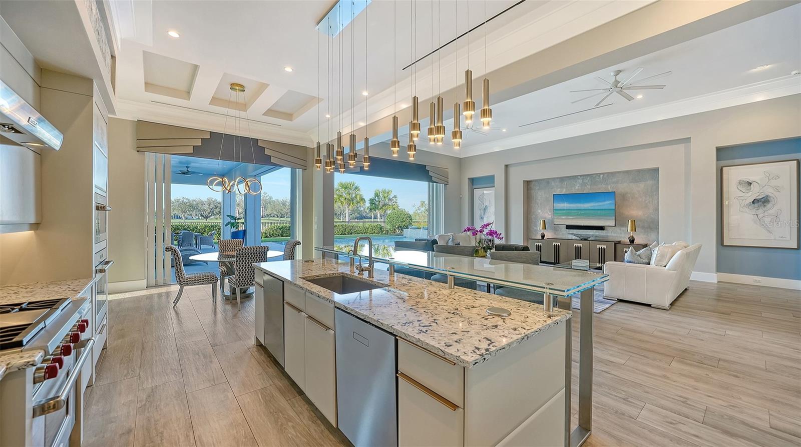 FOUNDERS CLUB - Residential