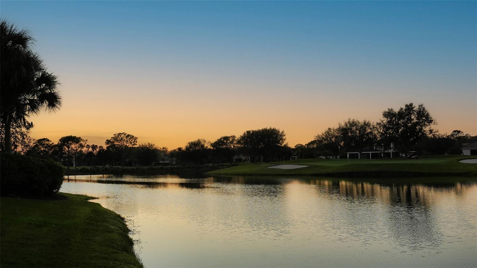 FOUNDERS CLUB - Residential