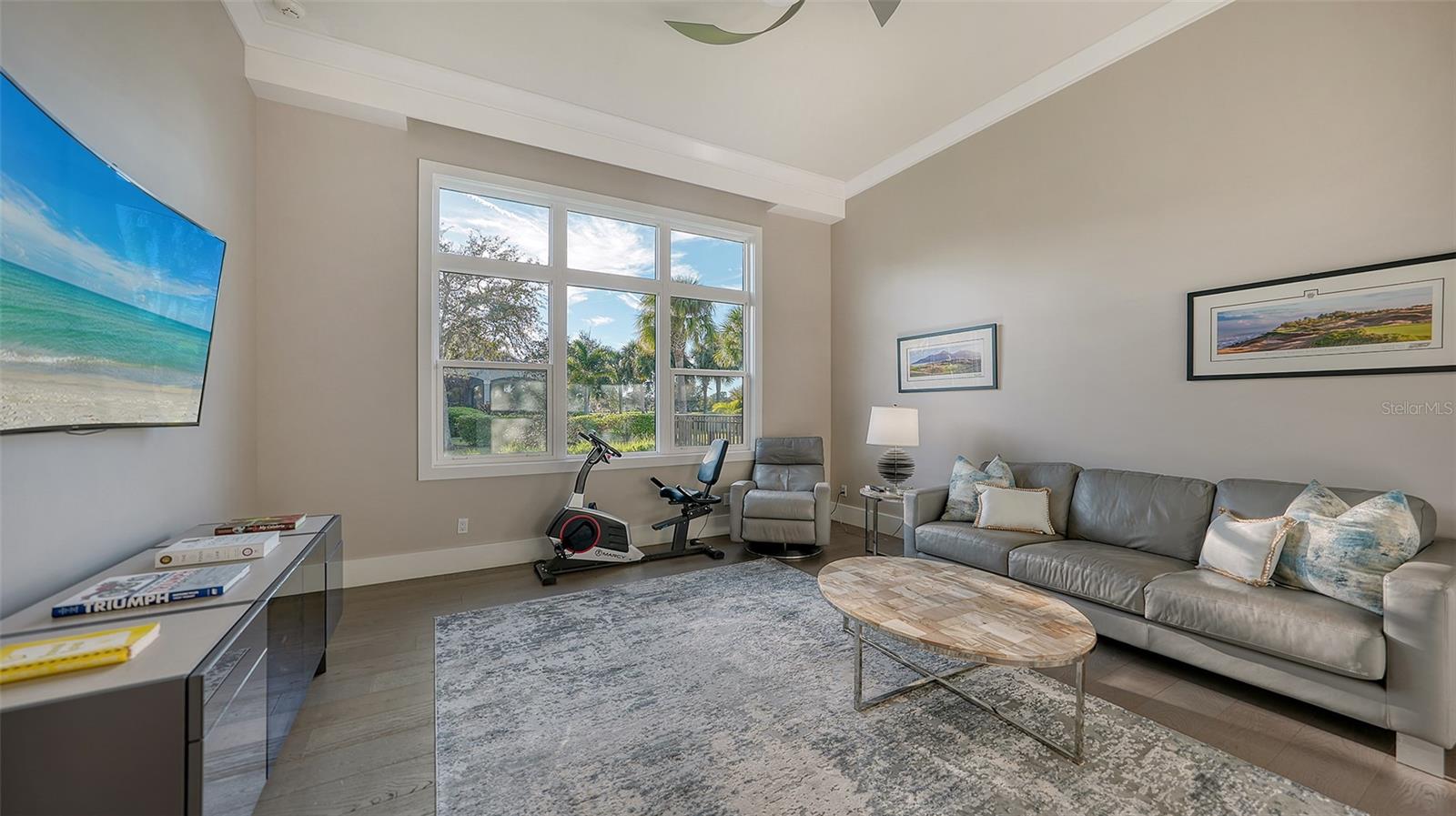 FOUNDERS CLUB - Residential