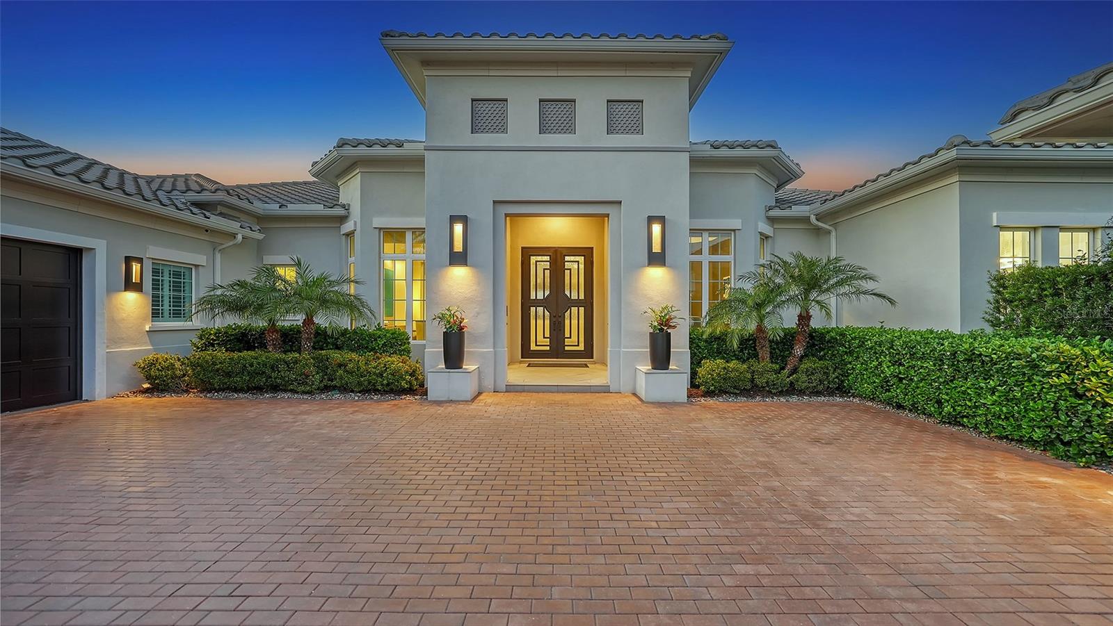 FOUNDERS CLUB - Residential