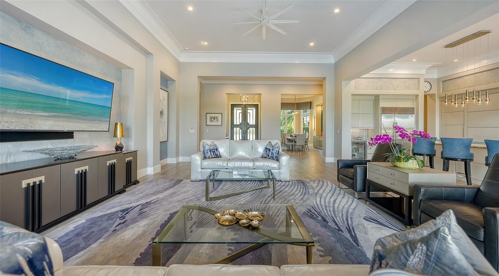 FOUNDERS CLUB - Residential