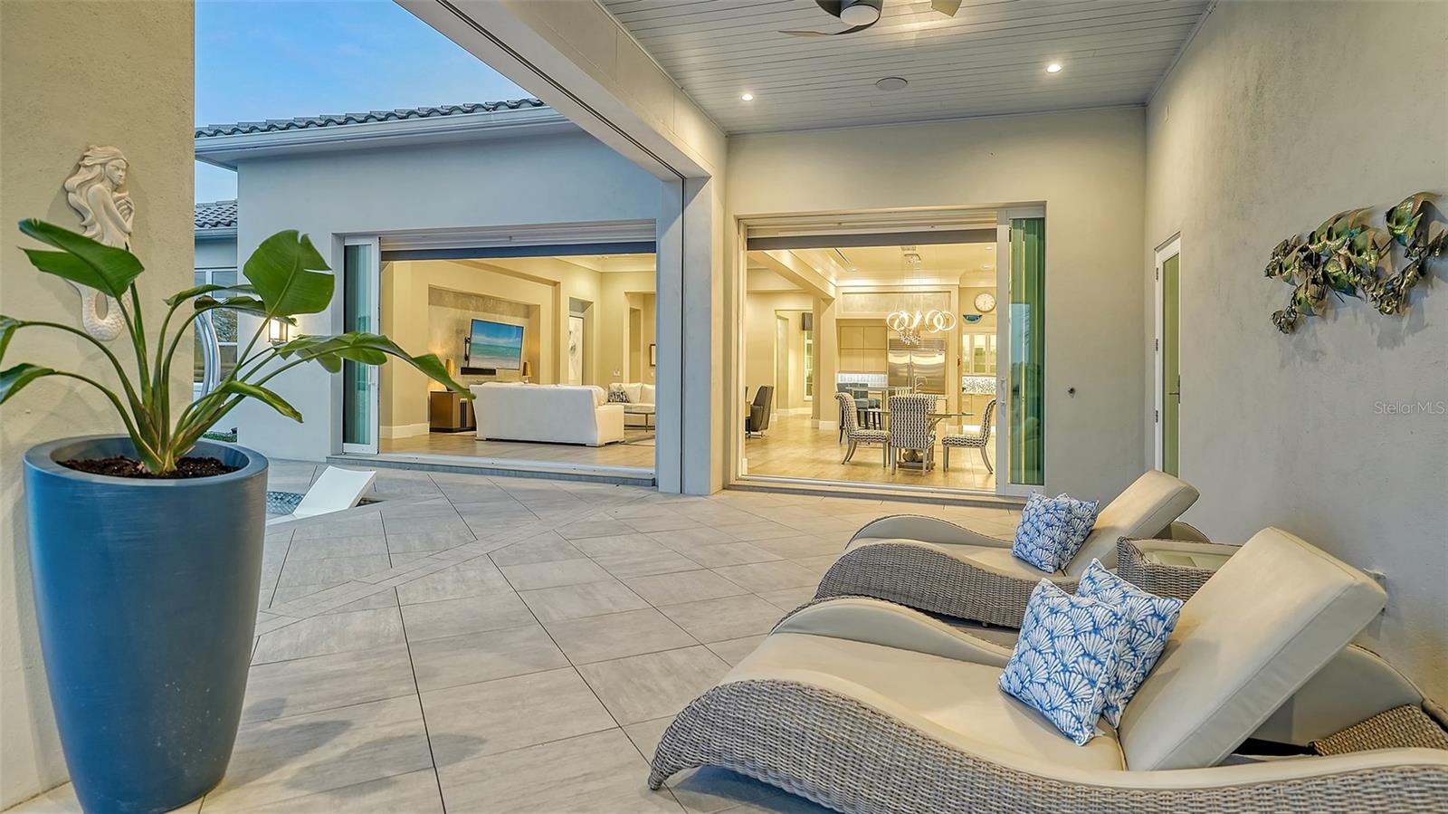 FOUNDERS CLUB - Residential