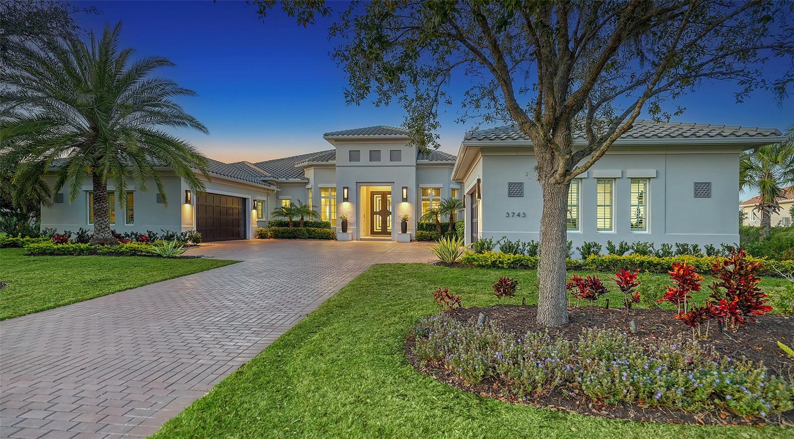 FOUNDERS CLUB - Residential