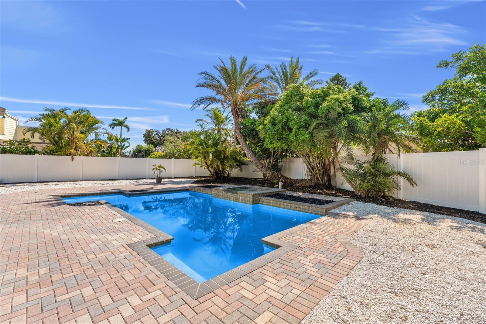 TIERRA VERDE - Residential