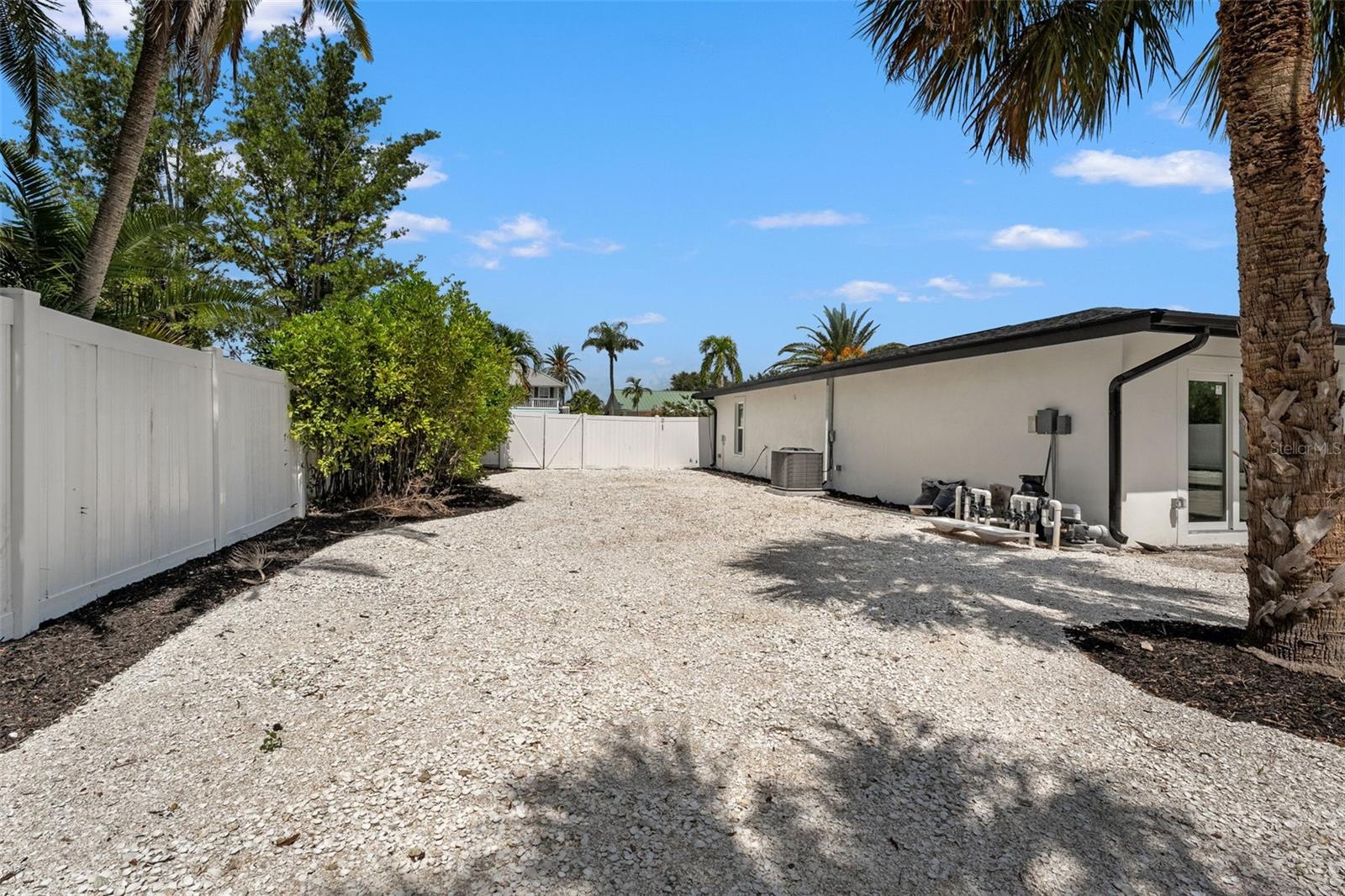 TIERRA VERDE - Residential