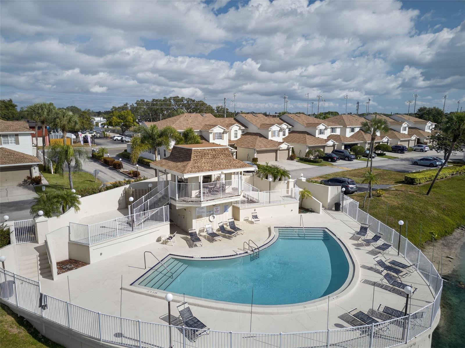 WILLOW LAKE - Residential