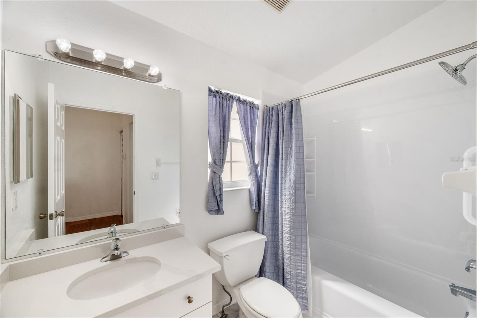 WILLOW LAKE - Residential