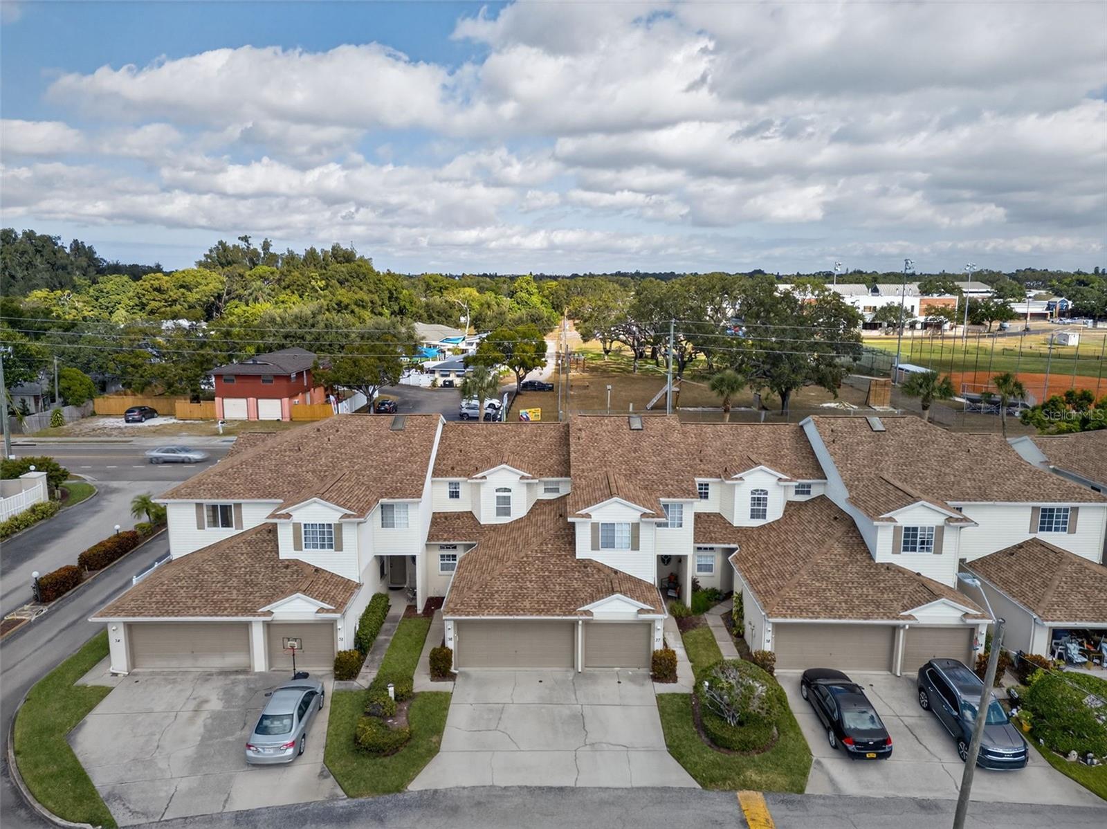 WILLOW LAKE - Residential