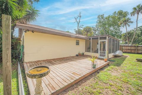 A home in SOUTH DAYTONA