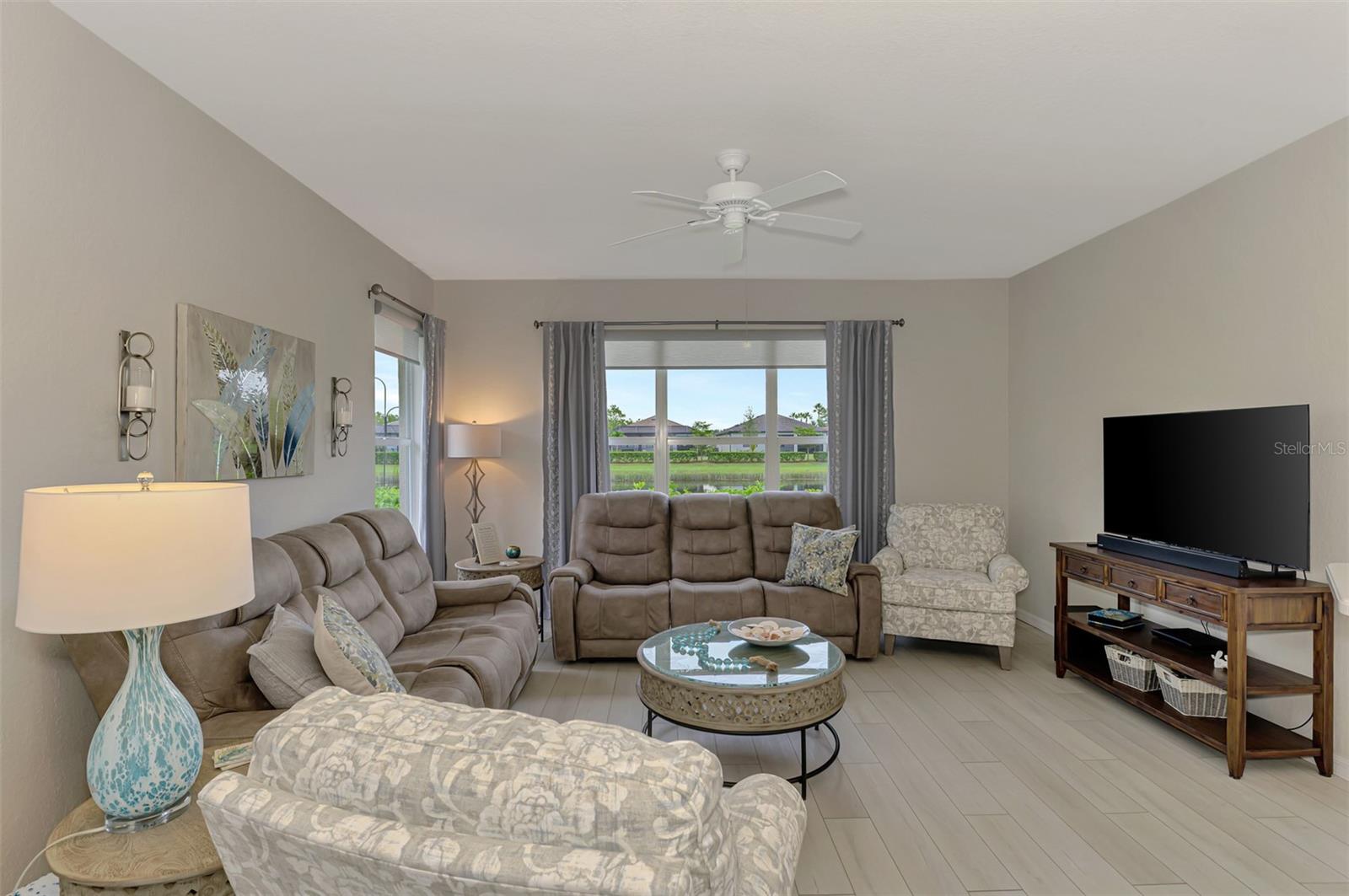 THE CARRIAGE HOMES OF LAKESIDE PLANTATION - Residential