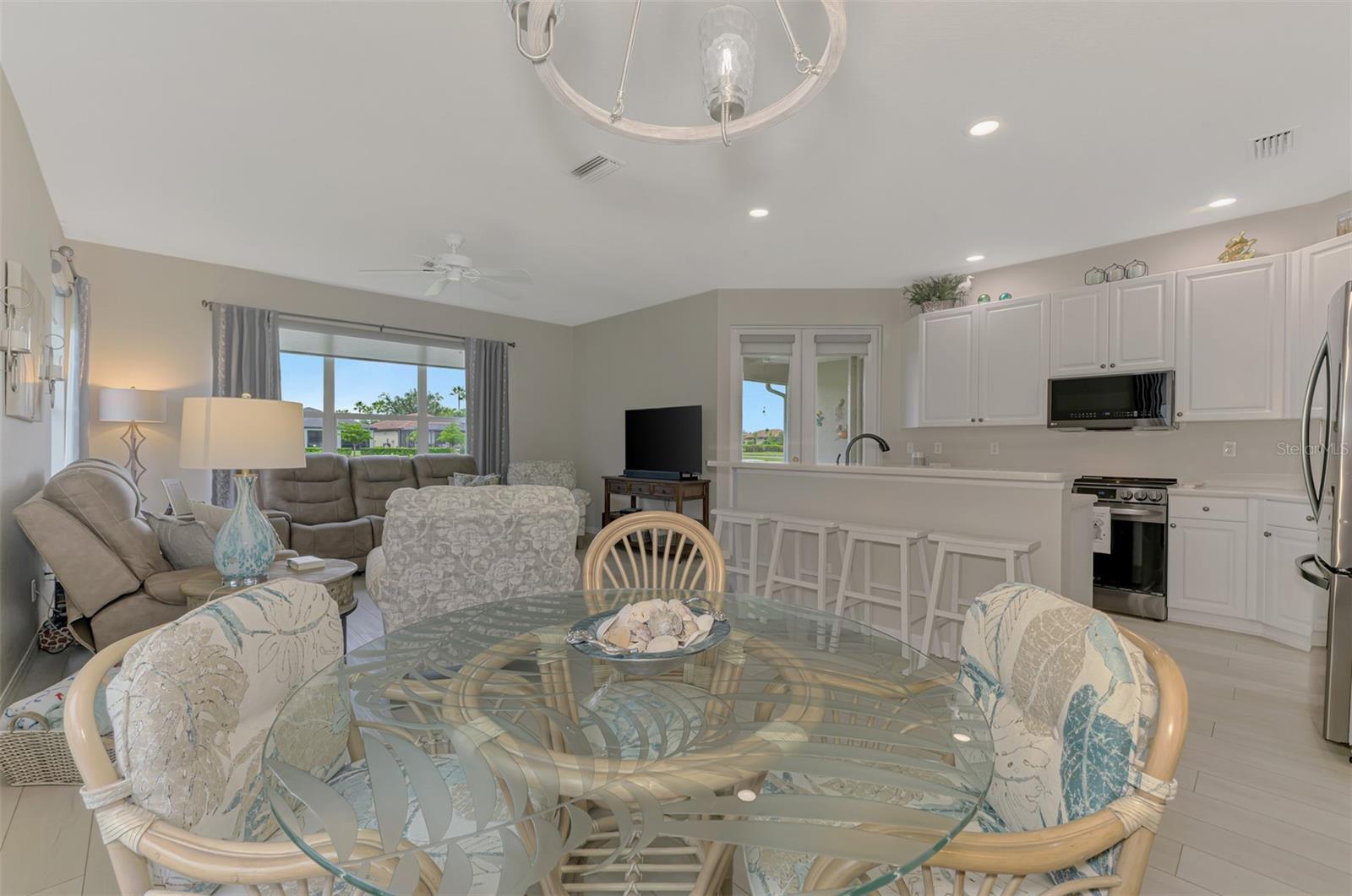 THE CARRIAGE HOMES OF LAKESIDE PLANTATION - Residential