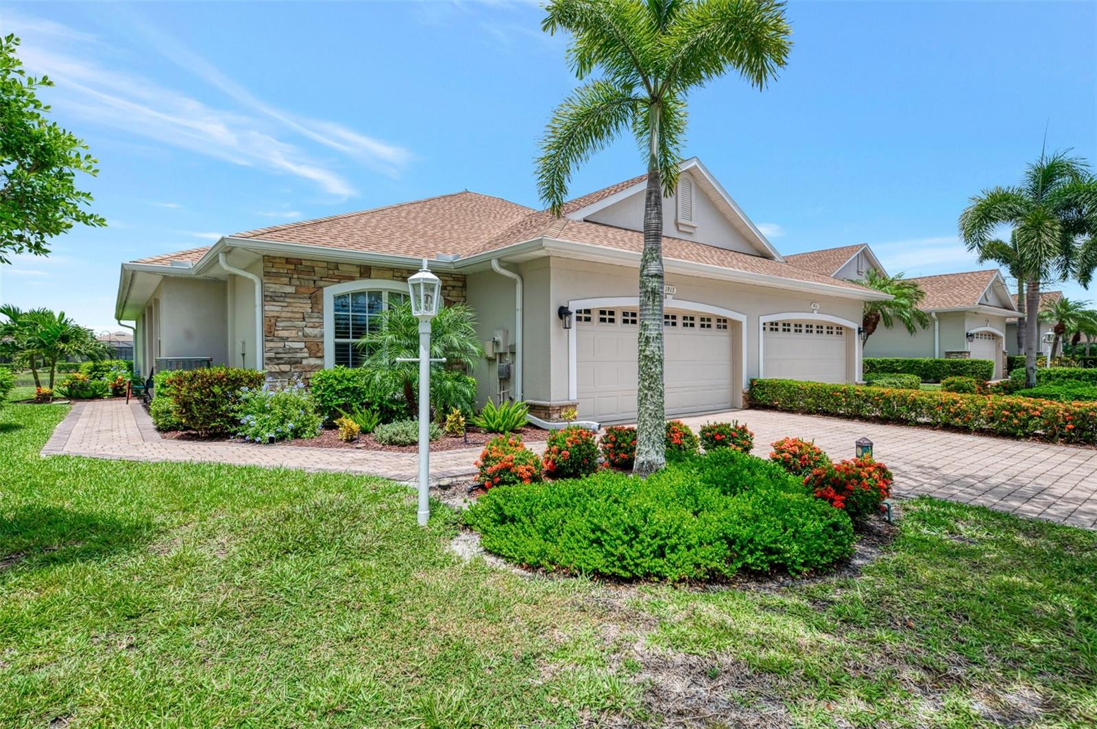 THE CARRIAGE HOMES OF LAKESIDE PLANTATION - Residential