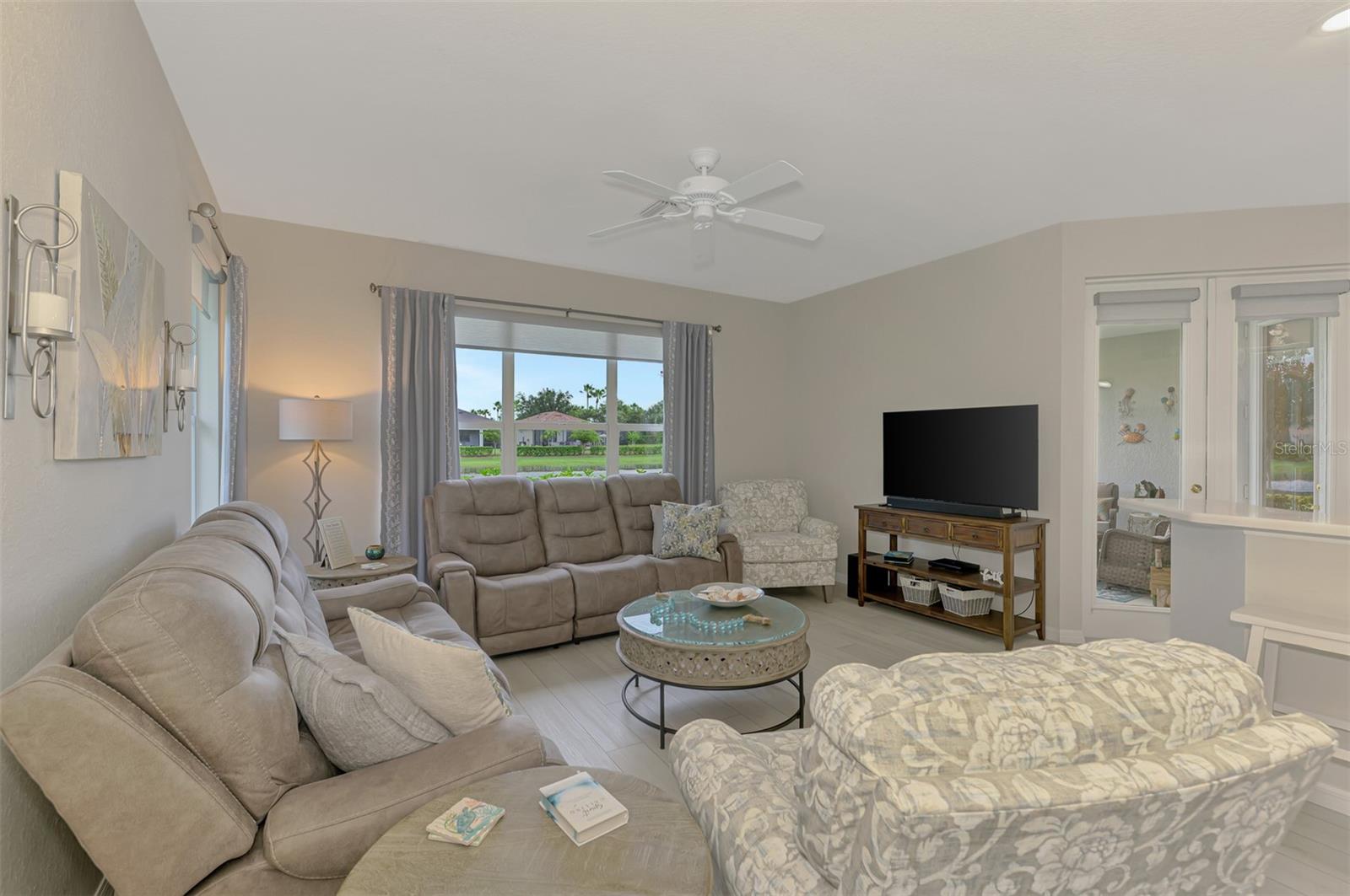THE CARRIAGE HOMES OF LAKESIDE PLANTATION - Residential