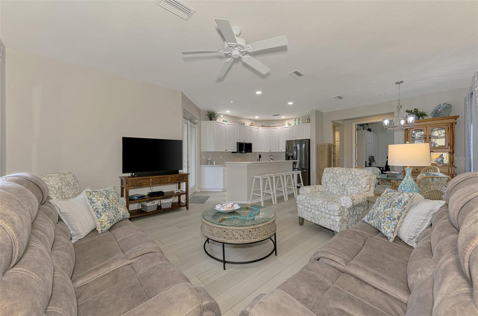 THE CARRIAGE HOMES OF LAKESIDE PLANTATION - Residential