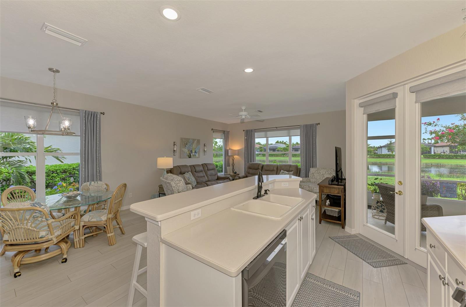 THE CARRIAGE HOMES OF LAKESIDE PLANTATION - Residential