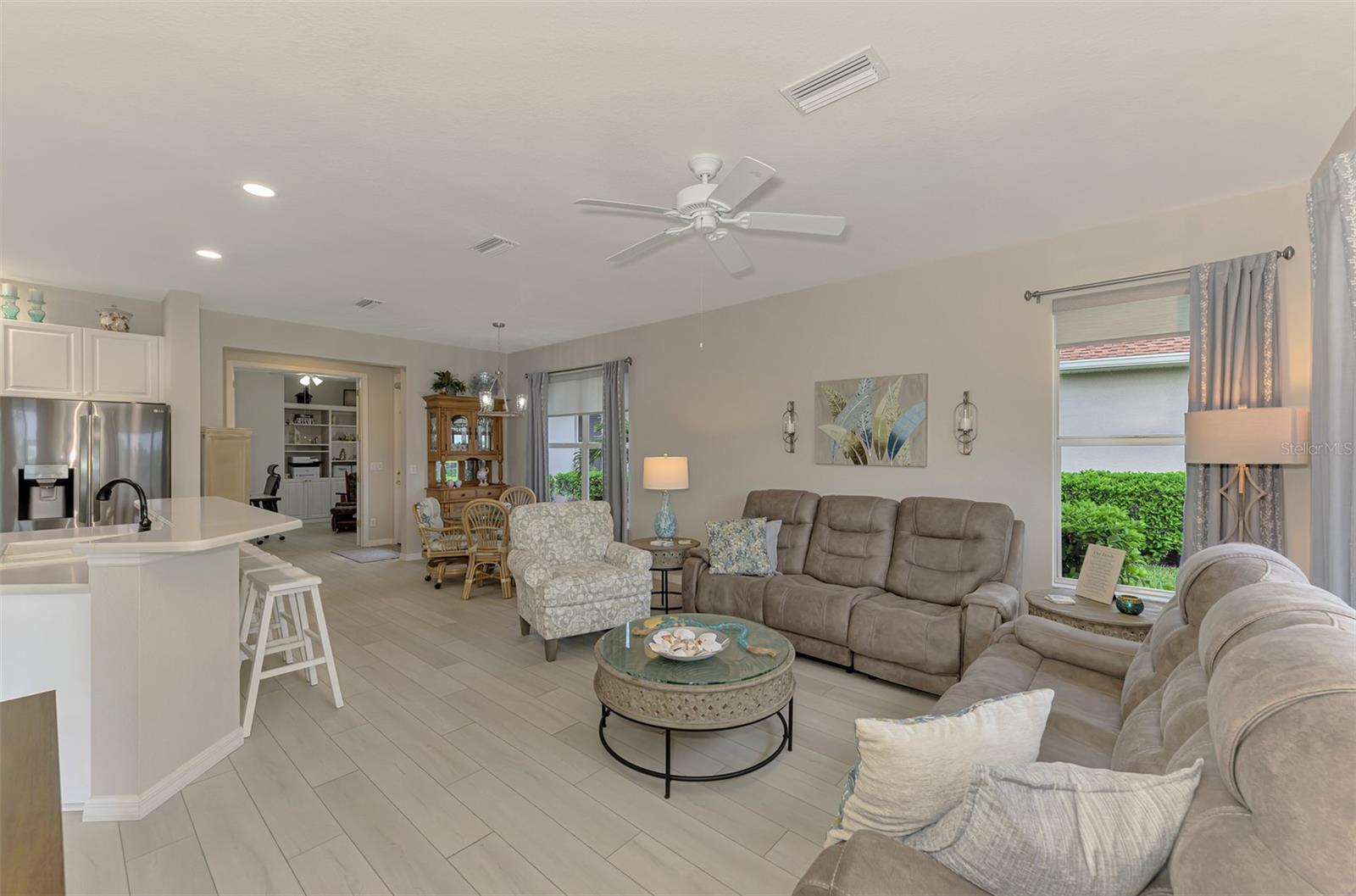 THE CARRIAGE HOMES OF LAKESIDE PLANTATION - Residential
