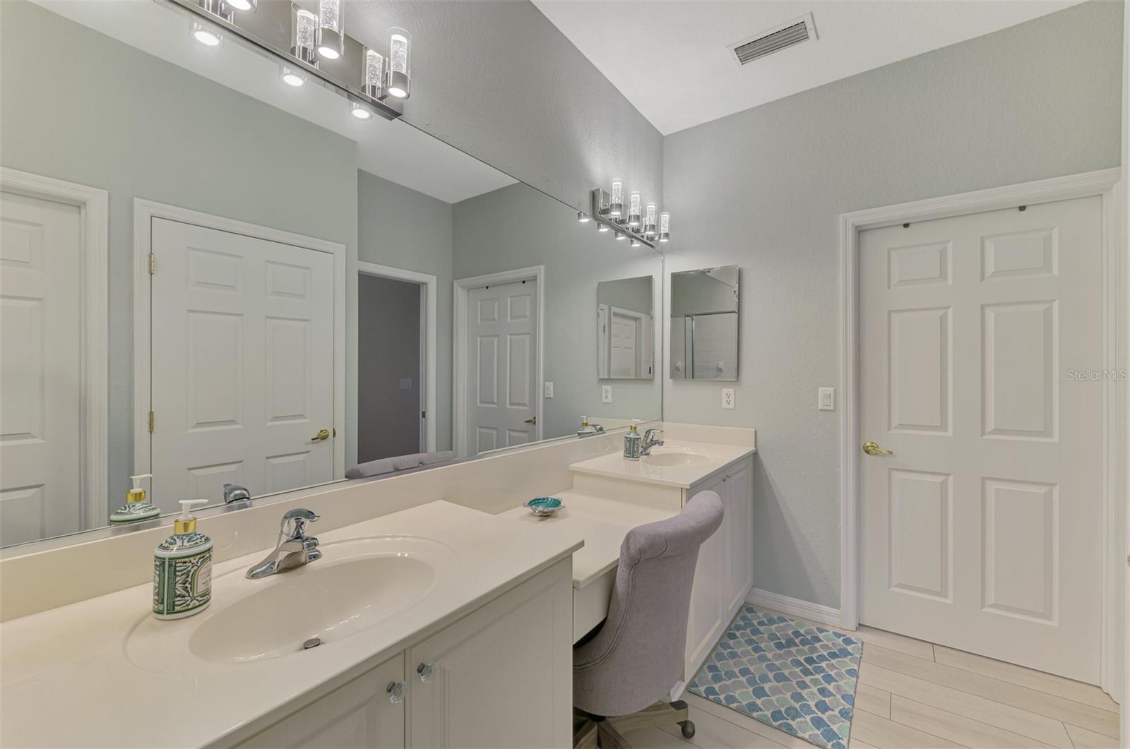 THE CARRIAGE HOMES OF LAKESIDE PLANTATION - Residential