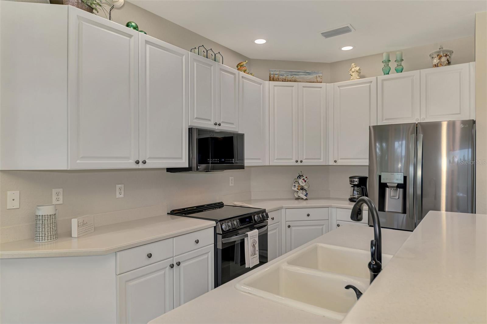 THE CARRIAGE HOMES OF LAKESIDE PLANTATION - Residential