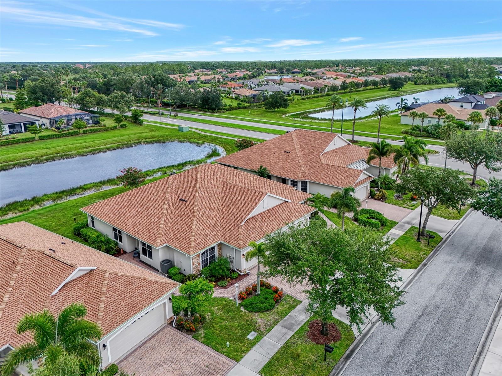THE CARRIAGE HOMES OF LAKESIDE PLANTATION - Residential