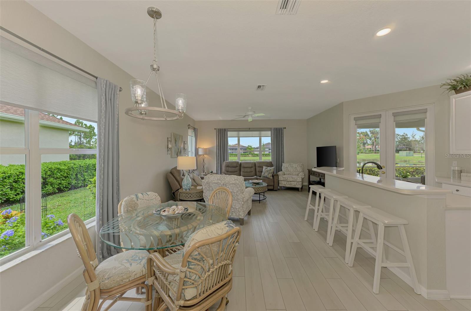 THE CARRIAGE HOMES OF LAKESIDE PLANTATION - Residential
