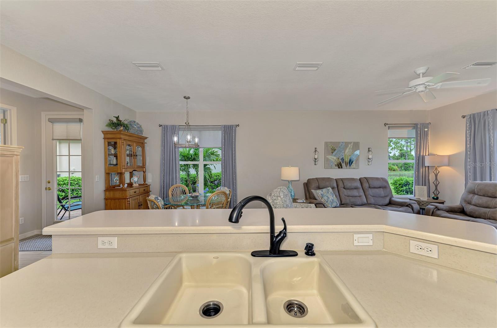 THE CARRIAGE HOMES OF LAKESIDE PLANTATION - Residential