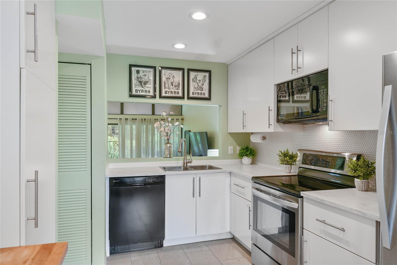 ULTRA VISTA CONDO - Residential